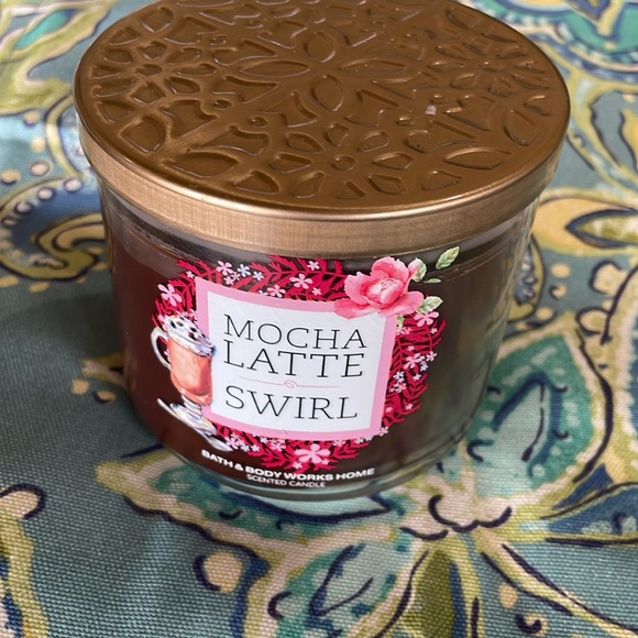 NWT Bath & Body Works Mocha Latte Swirl large 3 wick candle. - Picture 1 of 3